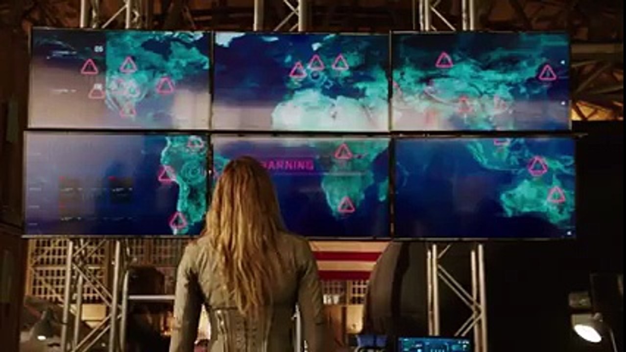 Heroes v Aliens: The Dominators trailer