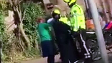 Politie Amsterdam vernedert bejaarde Marokkaanse man van 84 jaar!