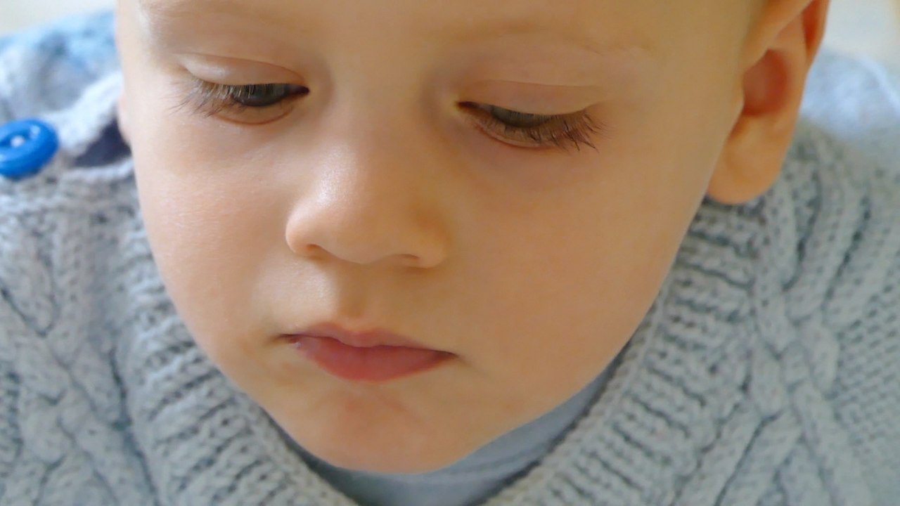 ANDREW DORIANE - CHRISTMAS FAR FROM HOME (official video)