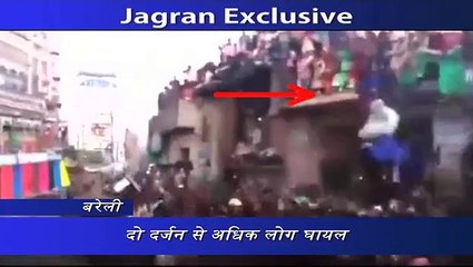 यूपी में जुलूस पर गिरा छज्जा, दो की मौत