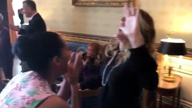 Avec d'autres stars, Ellen DeGeneres organise un Mannequin Challenge à la Maison Blanche