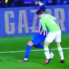 Yannick Ferreira Carrasco humilla el defensor del PSV