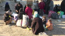 مئات النازحين من الموصل مع استمرار العمليات العسكرية