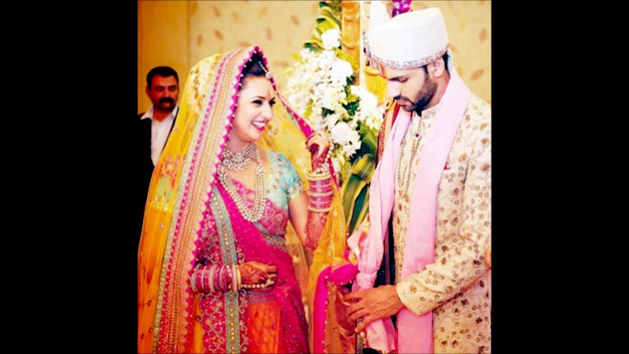 Divyanka tripathi marriage photos-Divyanka tripathi romantic pics with husband vivek