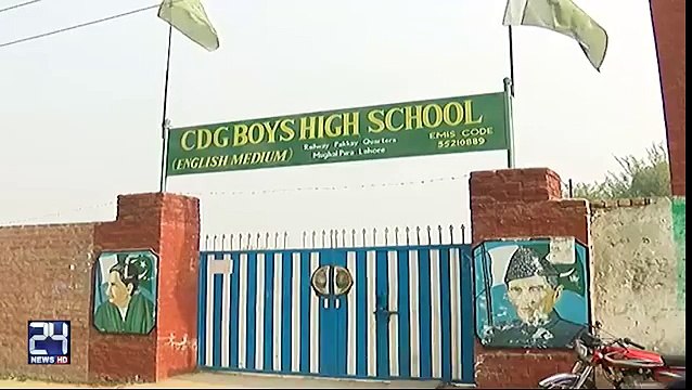 Students of School become sweeper of School in Lahore