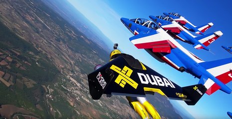 Alpha Jetman avec la Patrouille de France