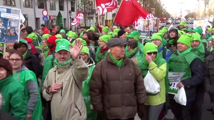20.000 personnes défilent pour le non-marchand