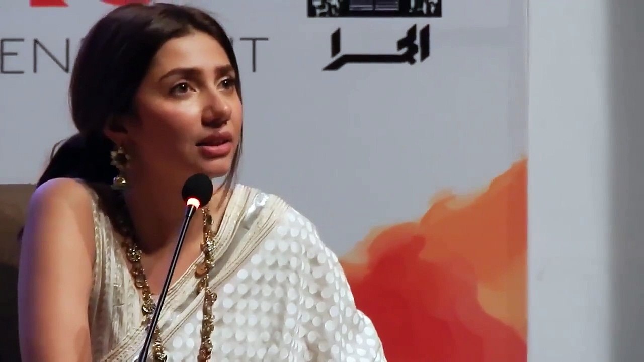 How Mahira Khan making fun of her mother