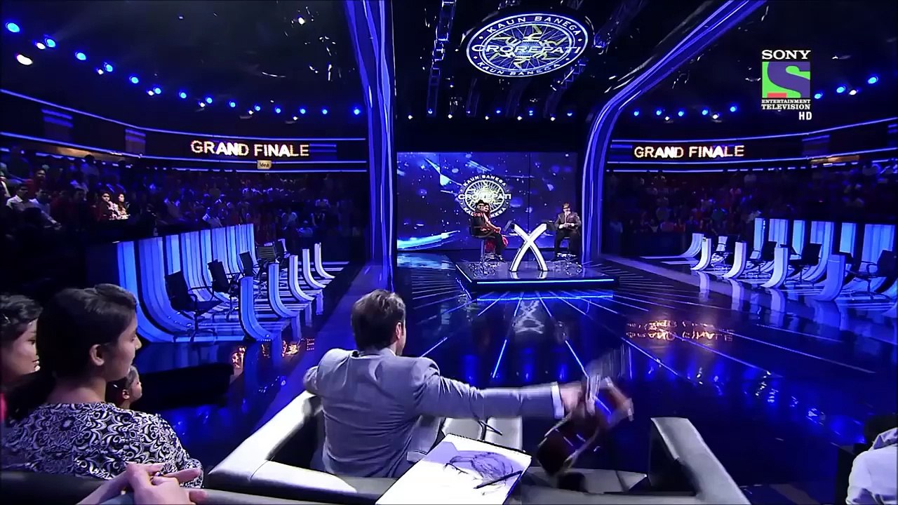 Ali Zafar Sings A Medley Of Amitabh Bachchan's Hit Songs   KBC 2014