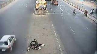 Bangalore Accident Videos 2015 - Garebhavipalya Junction