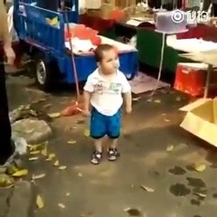 Full Angry Baby Vs Police Mans Amazing video 2016