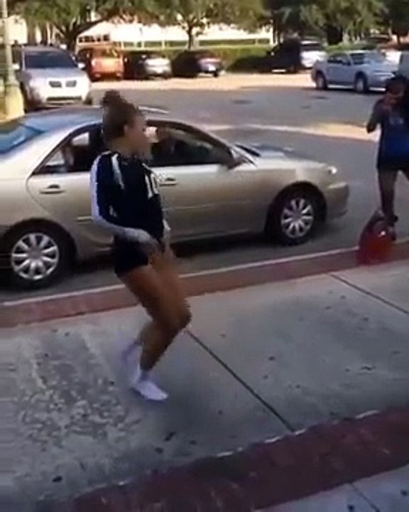 Girls dancing the new viral song juju on the beat