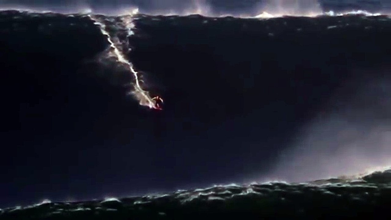 Il surfe la plus grande vague sans tomber