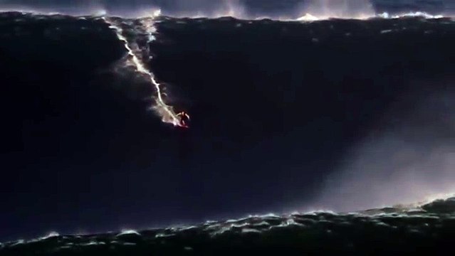 Il surfe la plus grande vague sans tomber