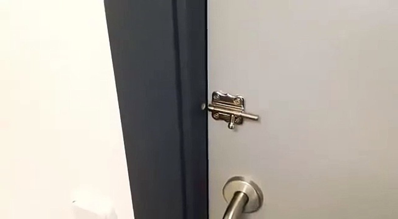 L'ingenieur de ce verrou de porte doit être viré !