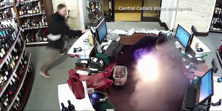 Sa cigarette électronique explose dans sa poche !