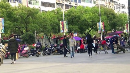 Estranho sequestra criança com clorofórmio! As reacções dos presentes são...