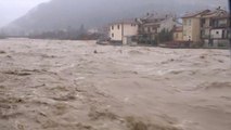 فيضانات عارمة في شمال ايطاليا وفقدان مهاجر في مياه نهر رويا