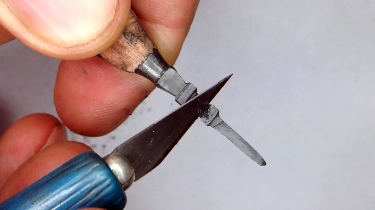 Kalem Oymacası Salavat Fidai tarafından yapılan Eyfel Kulesi