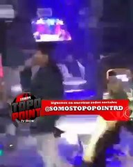 El Poeta Callejero pasa una gran vergüenza  contado en una discoteca vacía solo con 7 pelagatos