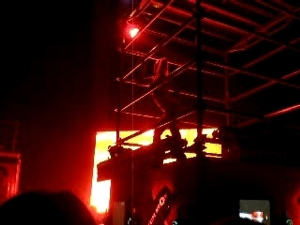 sziget 2007 danseuses bar next