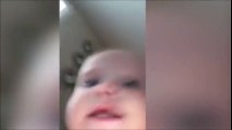 Premier selfie d'un bébé qui vole un iphone LOL