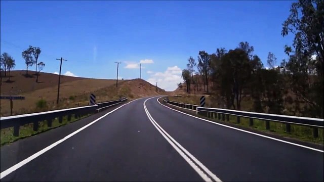 En Australie il pleut des serpents en pleine route et par beau temps