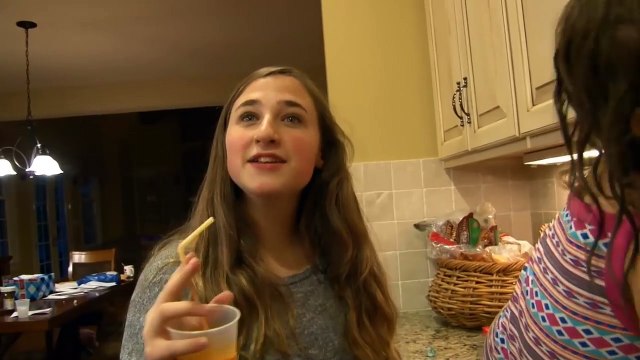 Gelli Baff Bath Fun in a Kids Swimming Pool - Girls Squishy Slime Challenge