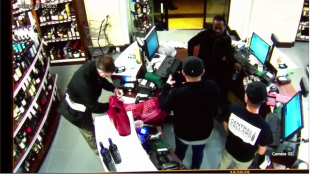 Une cigarette électronique explose dans la poche d'un client en plein magasin à New York