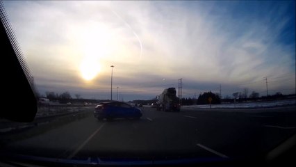 Il fait un tête à queue en pleine autoroute... Peur de sa vie!