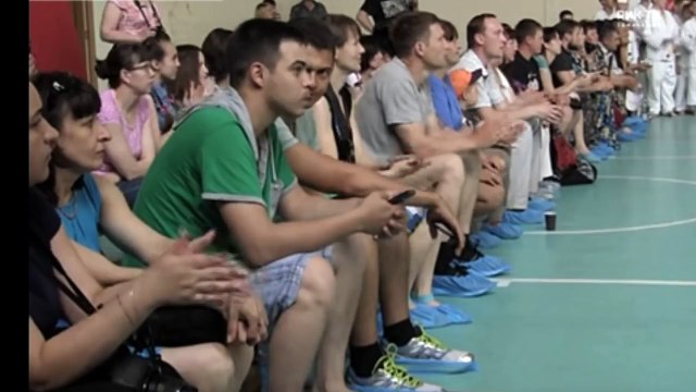 ТРАВМПУНКТ РАНЕНИЯ И АВАРИИ. ДЕТИ ИГРАЮТ В ДОКТОРА С УКОЛАМИ