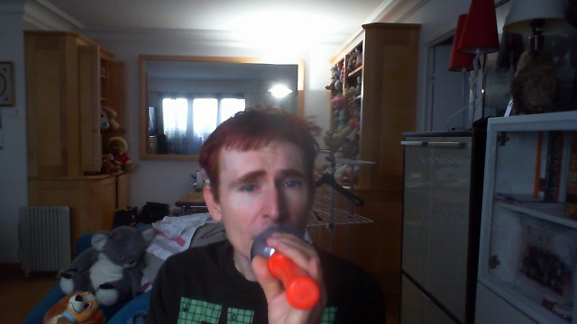 Wiwi égratigne lovehate thing de Wale & Sam Dew