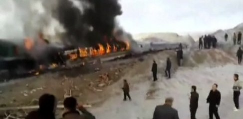 İki tren kafa kafaya çarpıştı, Ölü ve yaralılar var