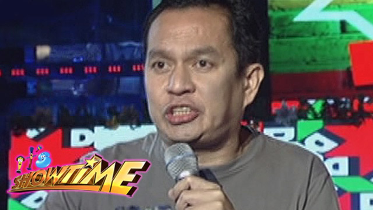 It's Showtime: Alex Calleja's rap performance