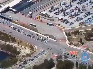 পুলিশের হাত থেকে বাঁচতে পানিতে ঝাপ