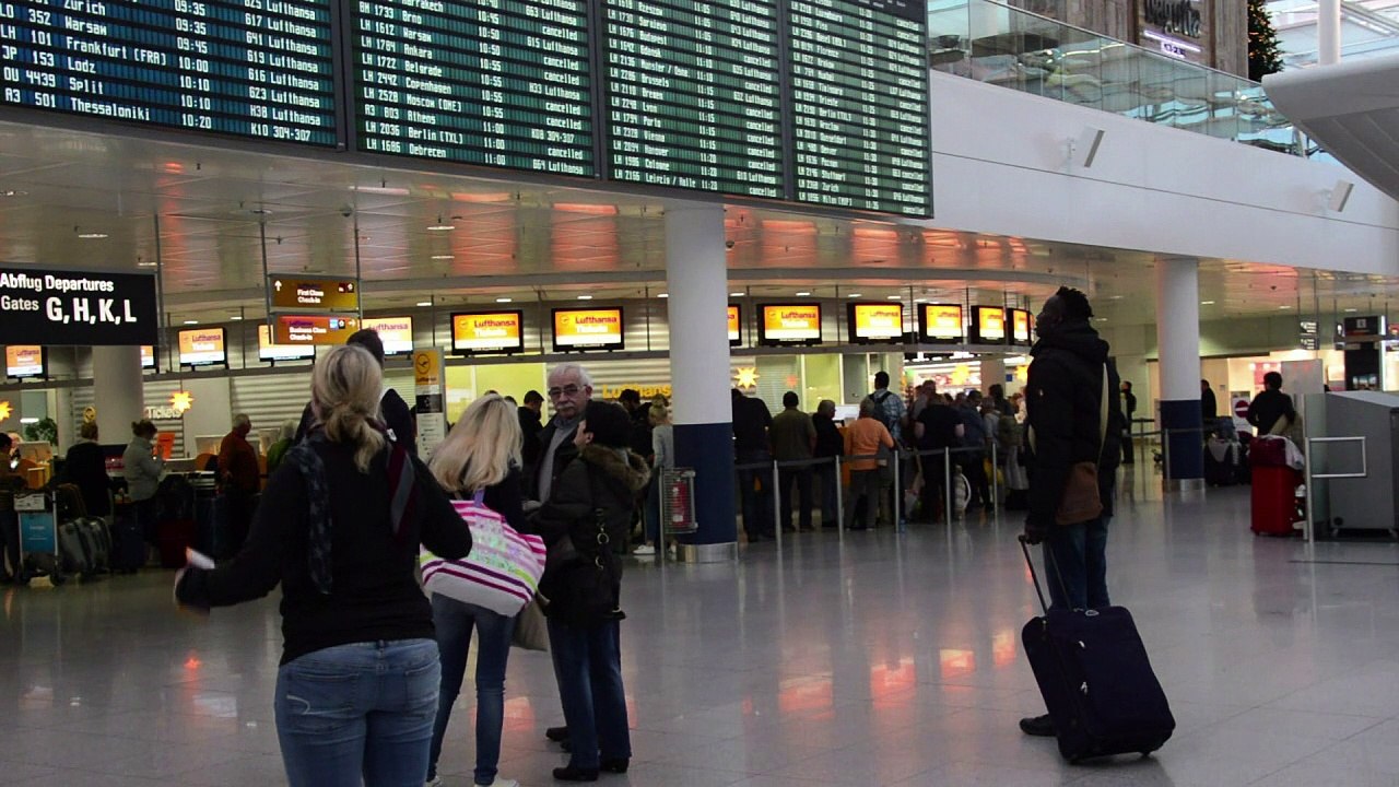 Erneut hunderte Lufthansa-Flüge wegen Piloten-Streiks gestrichen