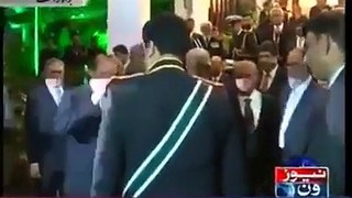 General Raheel Sharif and Nawaz Sharif exchange Salutes in farewell reception