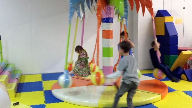 ТРАВМПУНКТ РАНЕНИЯ И АВАРИИ. ДЕТИ ИГРАЮТ В ДОКТОРА С УКОЛАМИ