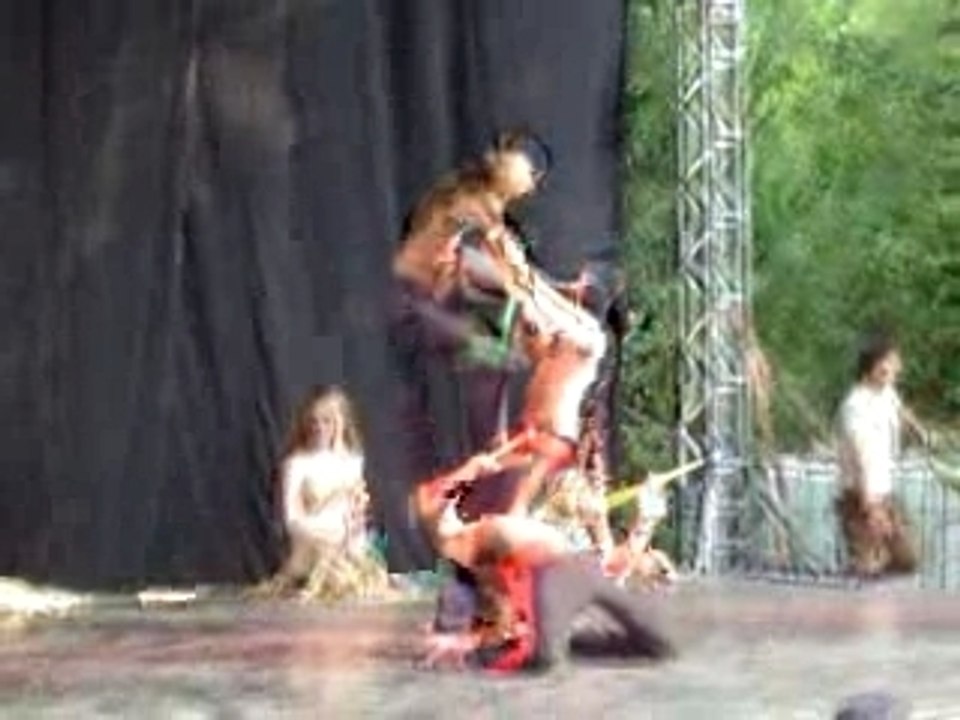 [08_08_07]Mecs dance avec batons