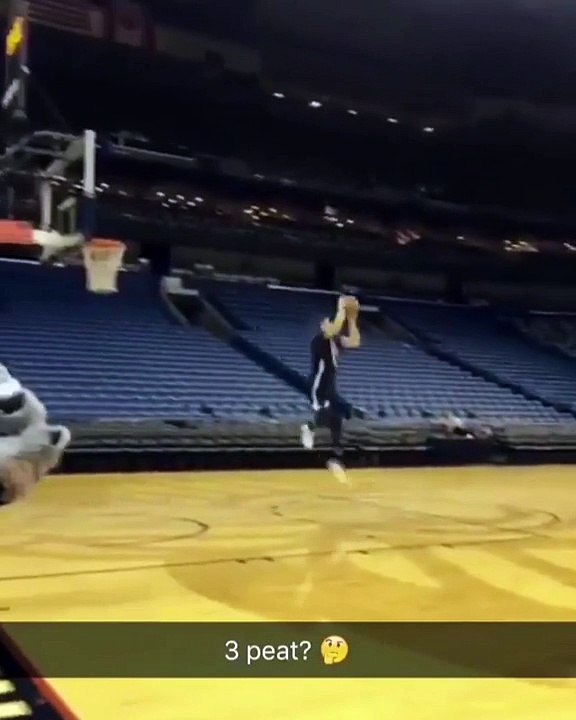 Zach LaVine réussit un dunk 360° depuis la ligne des lancers francs