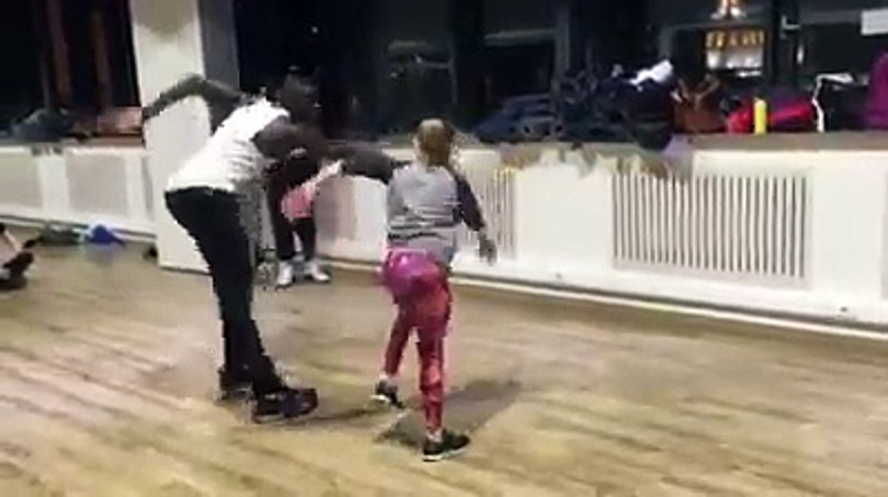 Quand une jeune européenne danse sur du coupé décalé ça donne ceci