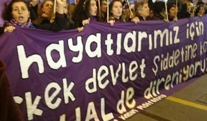Taksim'de kadınlardan 25 Kasım yürüyüşü