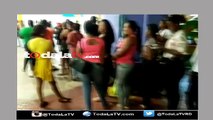 Cientos de mujeres hacen filas para comprar cabellos en Viernes Negro-Video