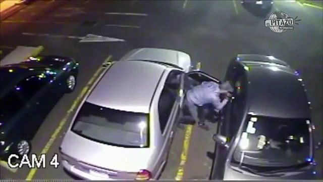 Así delincuentes roban en los estacionamientos en Caracas