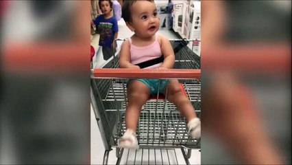 Regardez ce qui se passe en arrière plan... Ahahah