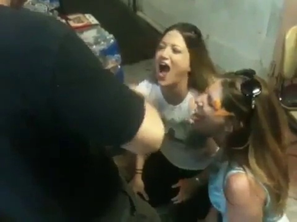 2 Filles 1 Carotte... MAis WTF