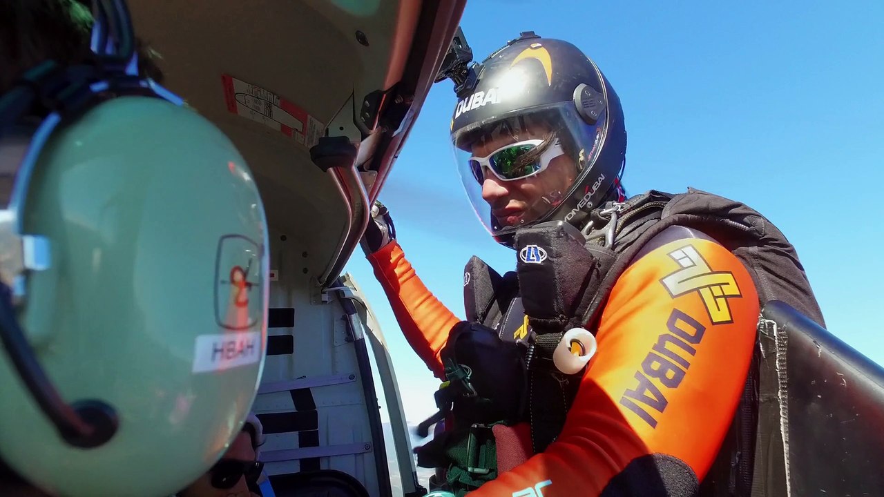 Alpha Jetman avec la Patrouille de France