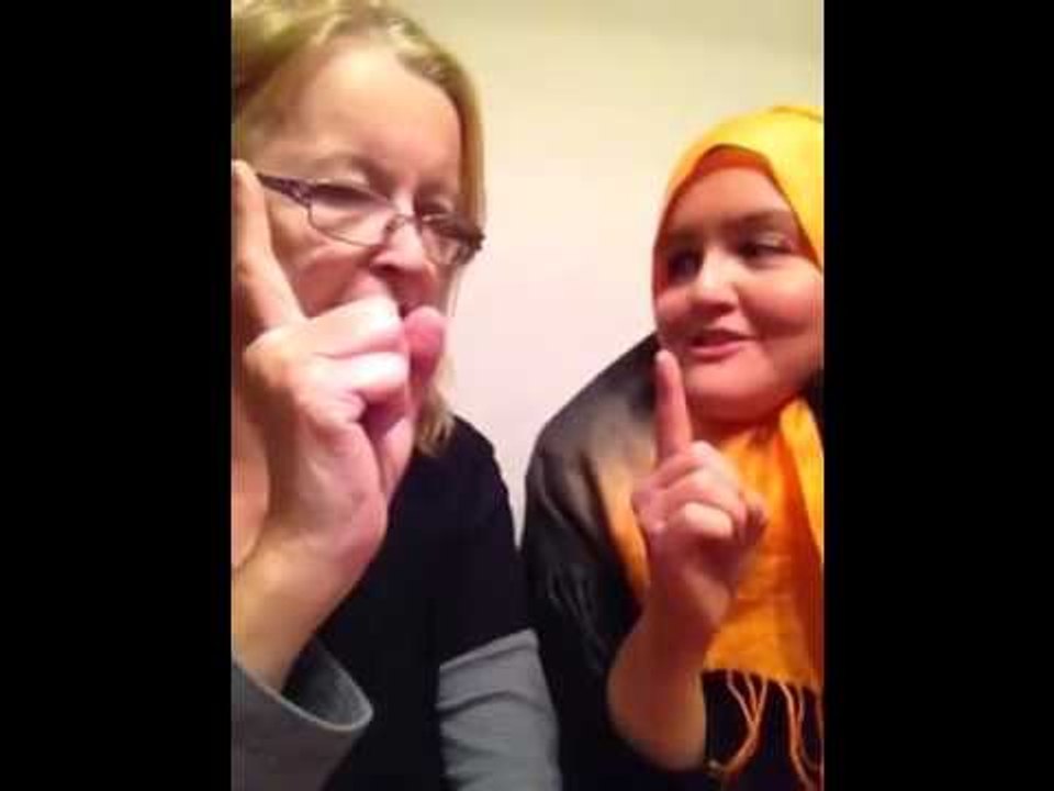 Une Femme de Souche Française de 72ans se converti a L'#Islam par sa propre fille