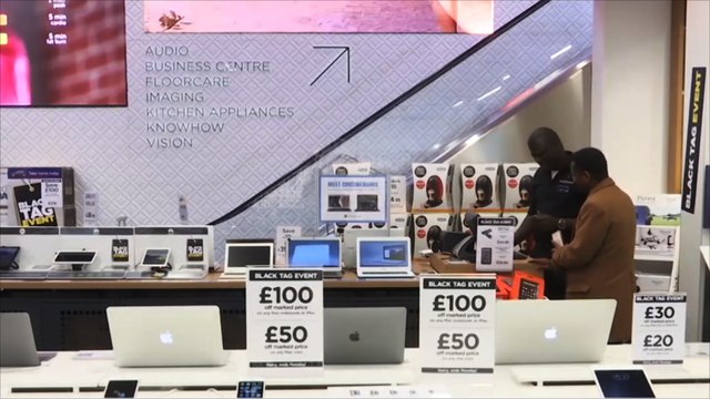 الجمعة السوداء تشعل مبيعات التجزئة عبر الإنترنت في بريطانيا