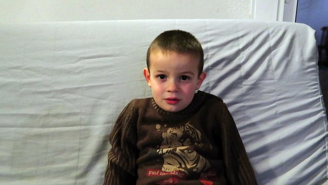 Arthur chante une souris verte